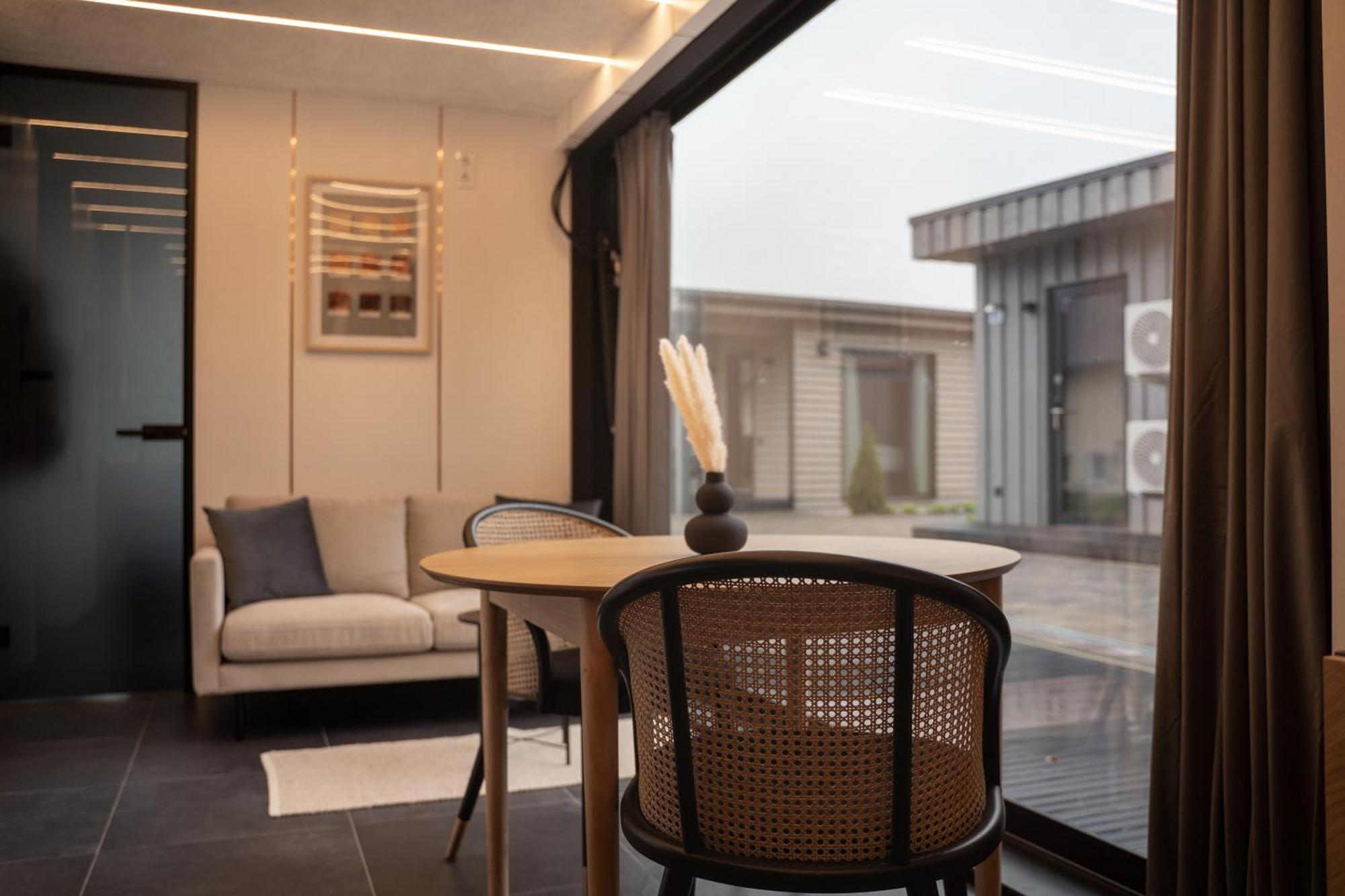 Hotel & Chalets By Revex Schwarzenbach am Wald ภายนอก รูปภาพ